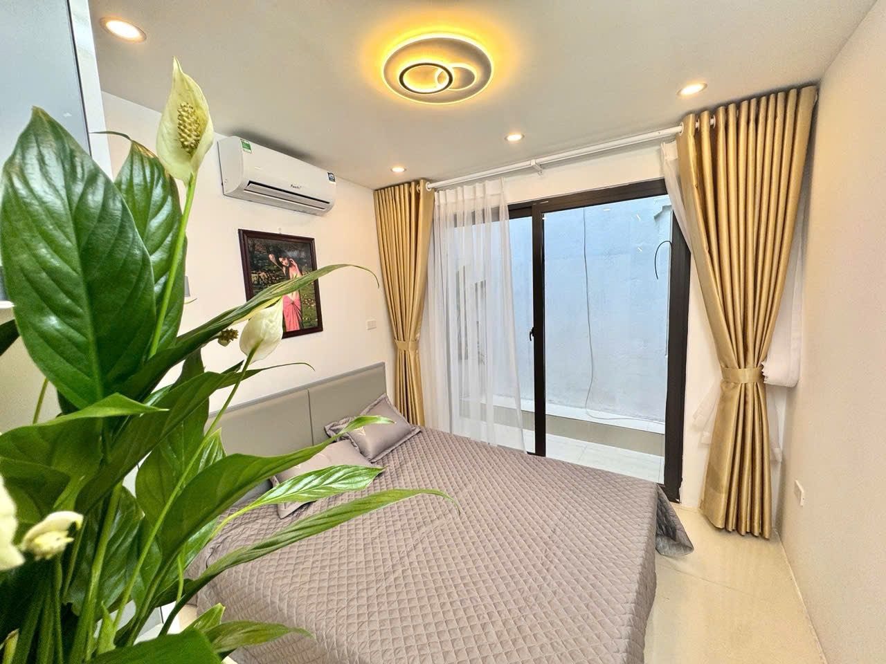 BÁN NHÀ LĨNH NAM , GẦN VÀNH ĐAI 2,5 ĐANG MỞ 9 LÀN XE, 32M, 5 TẦNG NỘI THẤT MỚI Ở LUÔN