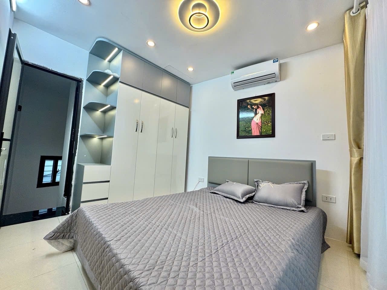 BÁN NHÀ LĨNH NAM , GẦN VÀNH ĐAI 2,5 ĐANG MỞ 9 LÀN XE, 32M, 5 TẦNG NỘI THẤT MỚI Ở LUÔN