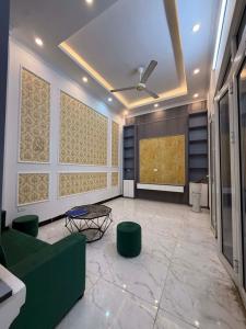 HIẾM LĨNH NAM , 1 NGOẶT RA PHỐ - NHÀ DÂN XÂY KIÊN CỐ, 32M, 4 TẦNG, .ĐẦY ĐỦ NỘI THẤT