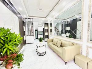 Nhà Hiếm Lĩnh Nam Ngay Ngã 3 Lĩnh Nam, 30M, 5 Tầng Mới Kính Koong Ở Luôn siêu hiếm