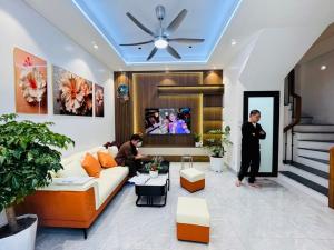 NHÀ ĐẸP LĨNH NAM 5 TẦNG FULL NỘI THẤT, OTO ĐỖ CỬA, DT30M SIÊU HIẾM