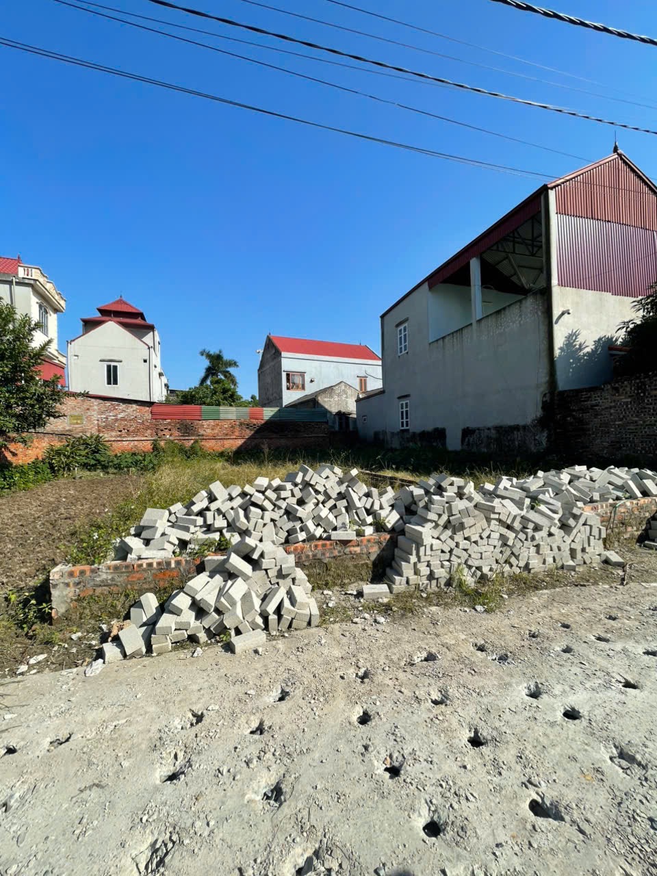 NẰM GIỮA 2 TRỤC HUYẾT MẠCH QL3 VÀ VÕ NGUYÊN GIÁP - ĐƯỜNG THÔNG - Ô TÔ TRÁNH - TƯƠNG LAI MỞ MẶT PHỐ - KHÊ NỮ TÂM ĐIỂM PHÁT TRIỂN PHÍA BẮC SÔNG HỒNG