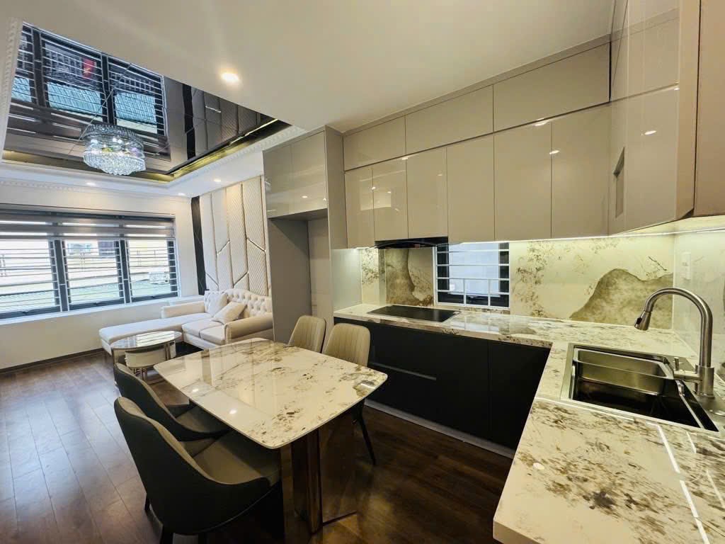 PHỐ NGỌC LÂM - CÓ 1.0.2 - DT 60M2 - 10 TỶ - MẶT TIỀN 4,7M