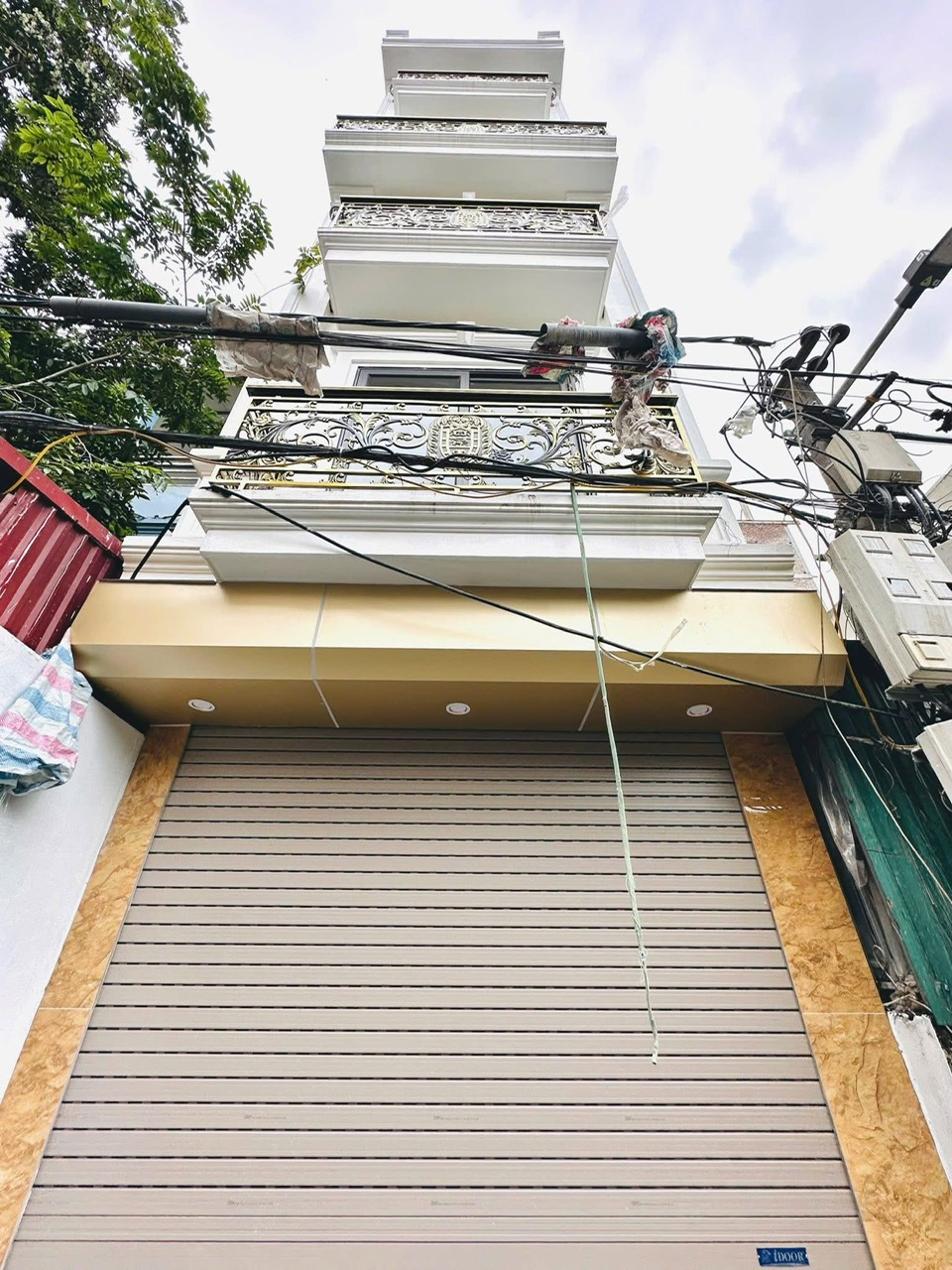 NHÀ ĐẸP - NGÕ THÔNG NGANG DỌC- Ô TÔ TRÁNH -FULL NỘI THẤT -KINH DOANH DẸP - THANH KHOẢN CAO - 40M2 - 11,9 TỶ - PHỐ ĐỨC GIANG .