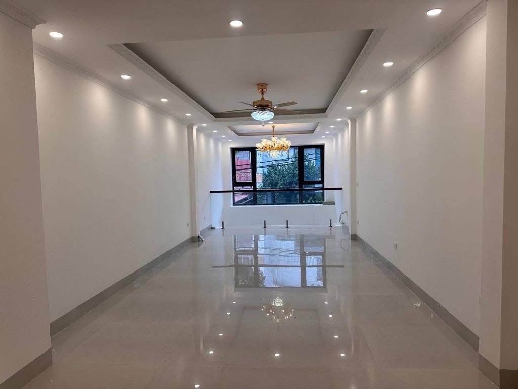 NGỌC THUỴ-BÁN GẤP 46M2 - 8.5 TỶ-TẶNG FULL NỘI THẤT