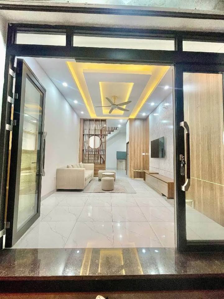 HIẾM - NGỌC THỤY -SÁT VÁCH KHAI SƠN - 40M2x5T -THANG MÁY NHẬP KHẨU - 1 NHÀ RA PHỐ - NHỈNH 10 TỶ.