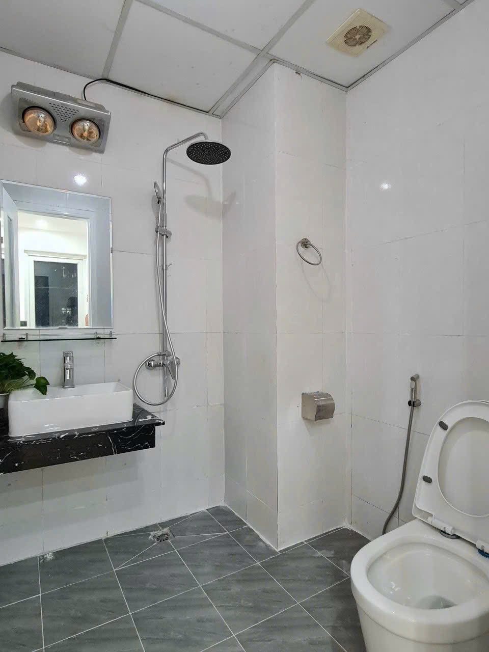 HIẾM - NGỌC THỤY -SÁT VÁCH KHAI SƠN - 40M2x5T -THANG MÁY NHẬP KHẨU - 1 NHÀ RA PHỐ - NHỈNH 10 TỶ.