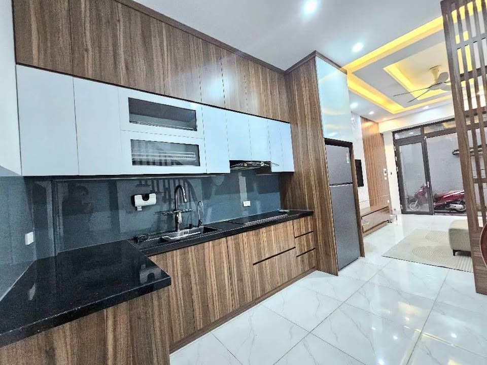 HIẾM - NGỌC THỤY -SÁT VÁCH KHAI SƠN - 40M2x5T -THANG MÁY NHẬP KHẨU - 1 NHÀ RA PHỐ - NHỈNH 10 TỶ.