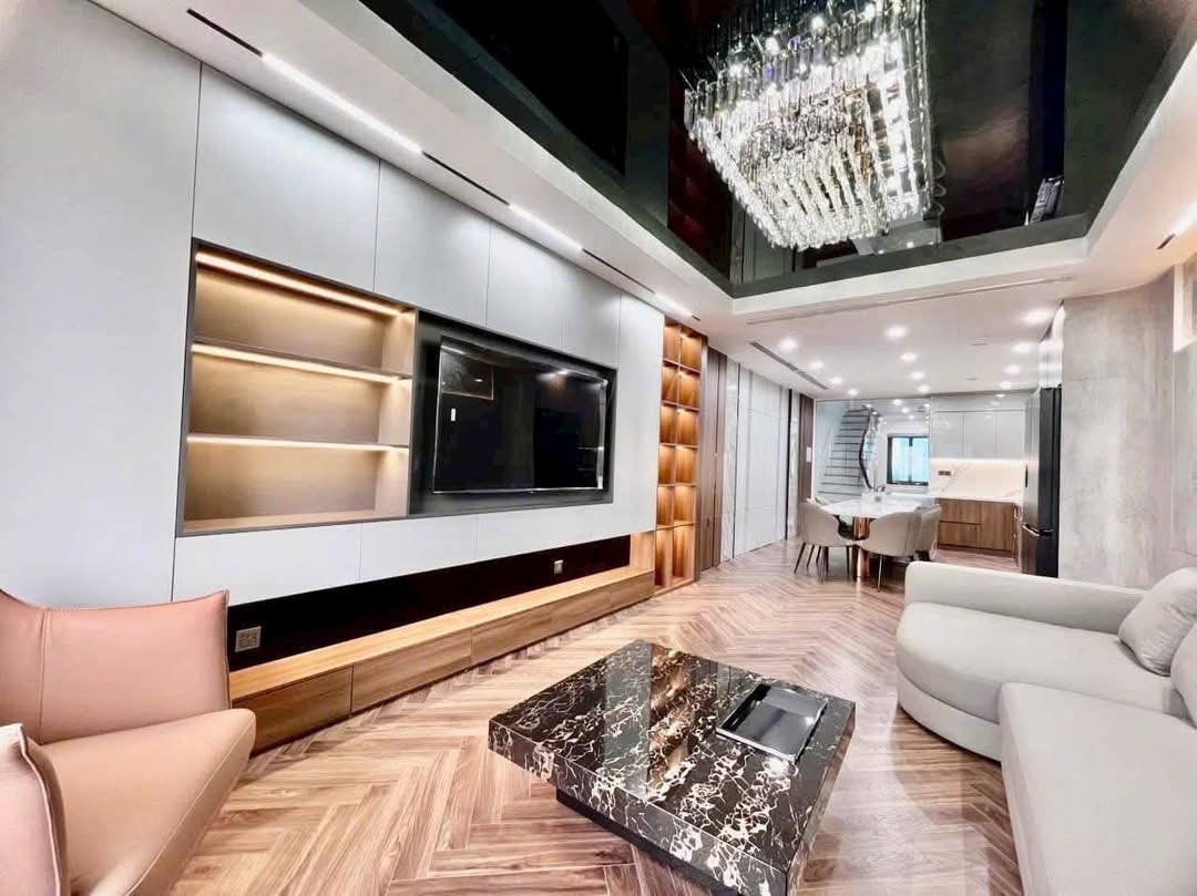 TUYỆT PHẨM NGÔ GIA TỰ - GARA CHẤP 2 XE 7 CHỖ - 6 TẦNG THANG MÁY - NỘI THẤT ĐẾ VƯƠNG