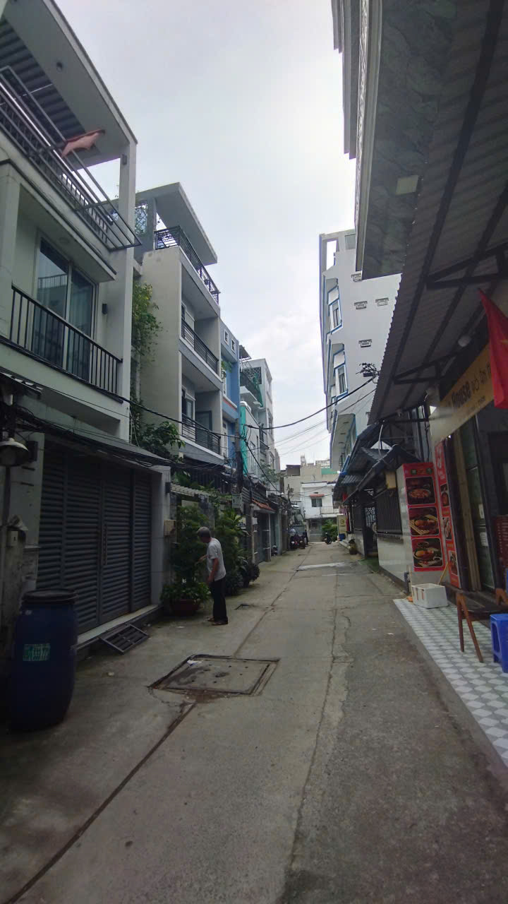 HẺM XE HƠI GẦN CHỢ PHÚ THUẬN QUẬN 7, NHÀ ĐẸP QUÊN SẦU, 4.1X13.2M, 3 TẦNG, 5 TỶ 5 