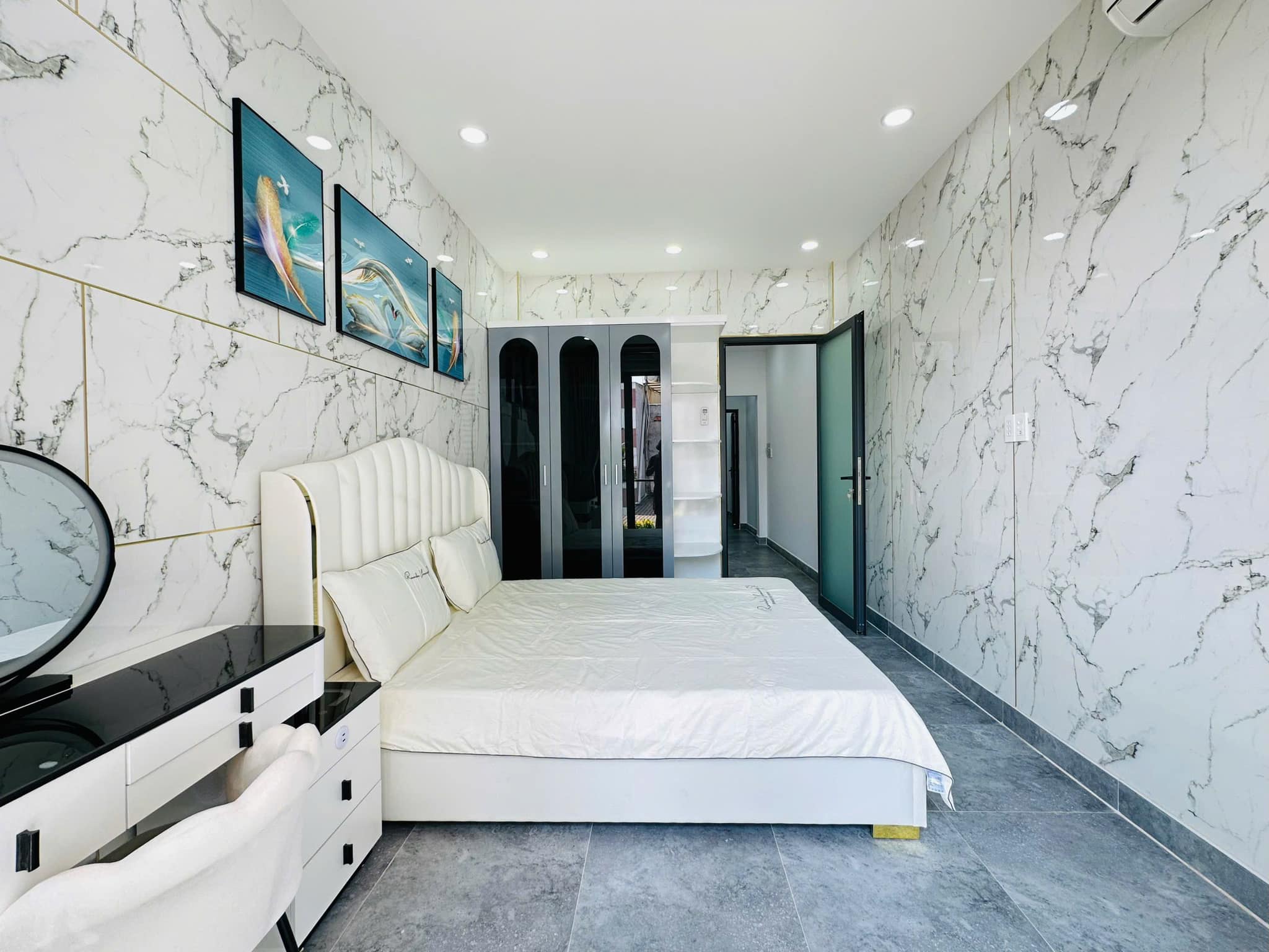 HẺM XE HƠI GẦN CHỢ PHÚ THUẬN QUẬN 7, NỘI THẤT CỰC ĐẸP, 4.1X13.2M, 3 TẦNG, 5 TỶ 8