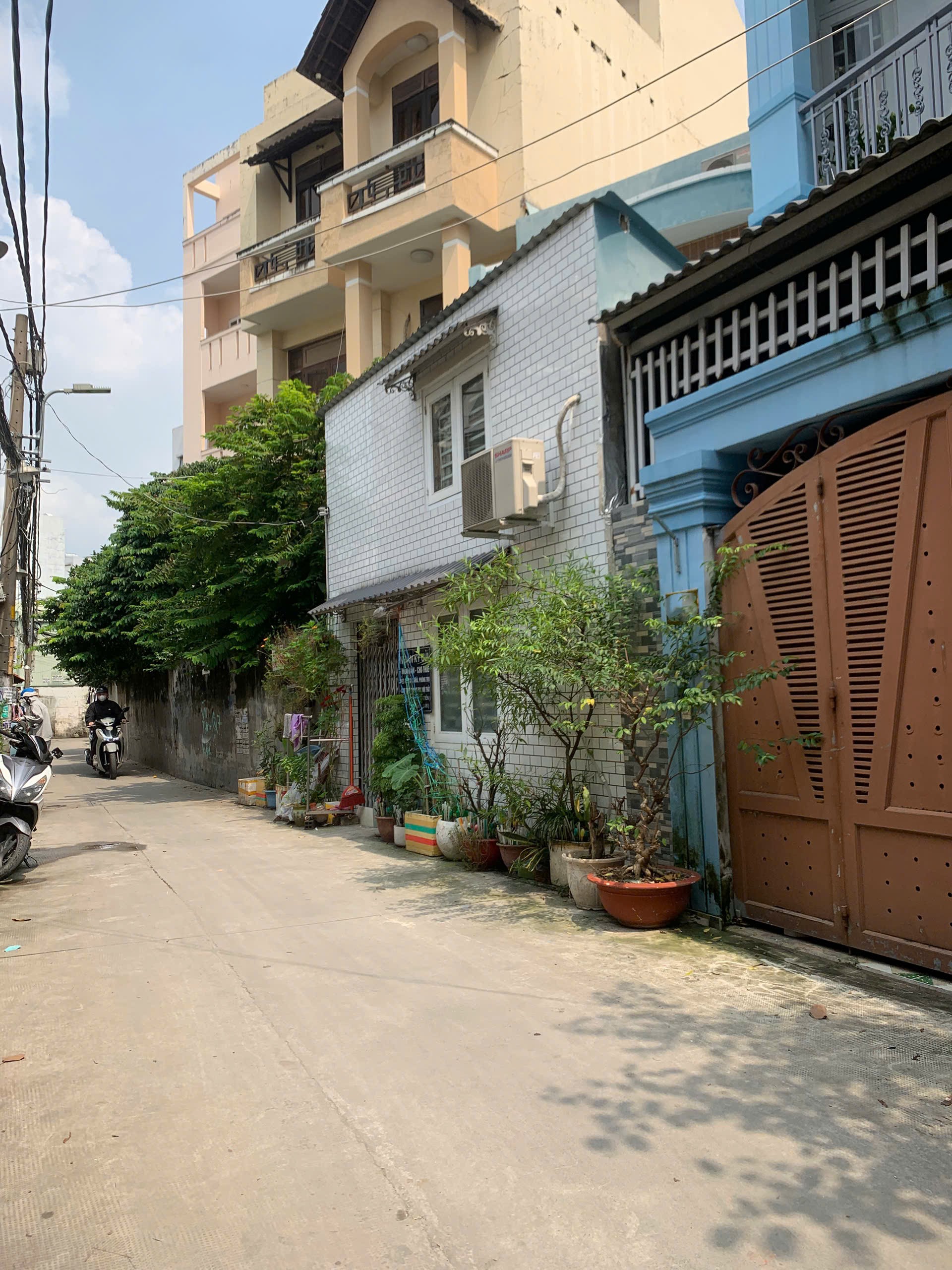 GẦN LOTTE MART QUẬN 7, NHÀ XÂY CHẮC CHẮN, CHỦ NHÀ PHÚC HẬU, 4.4X13.7M, 5 TỶ 4