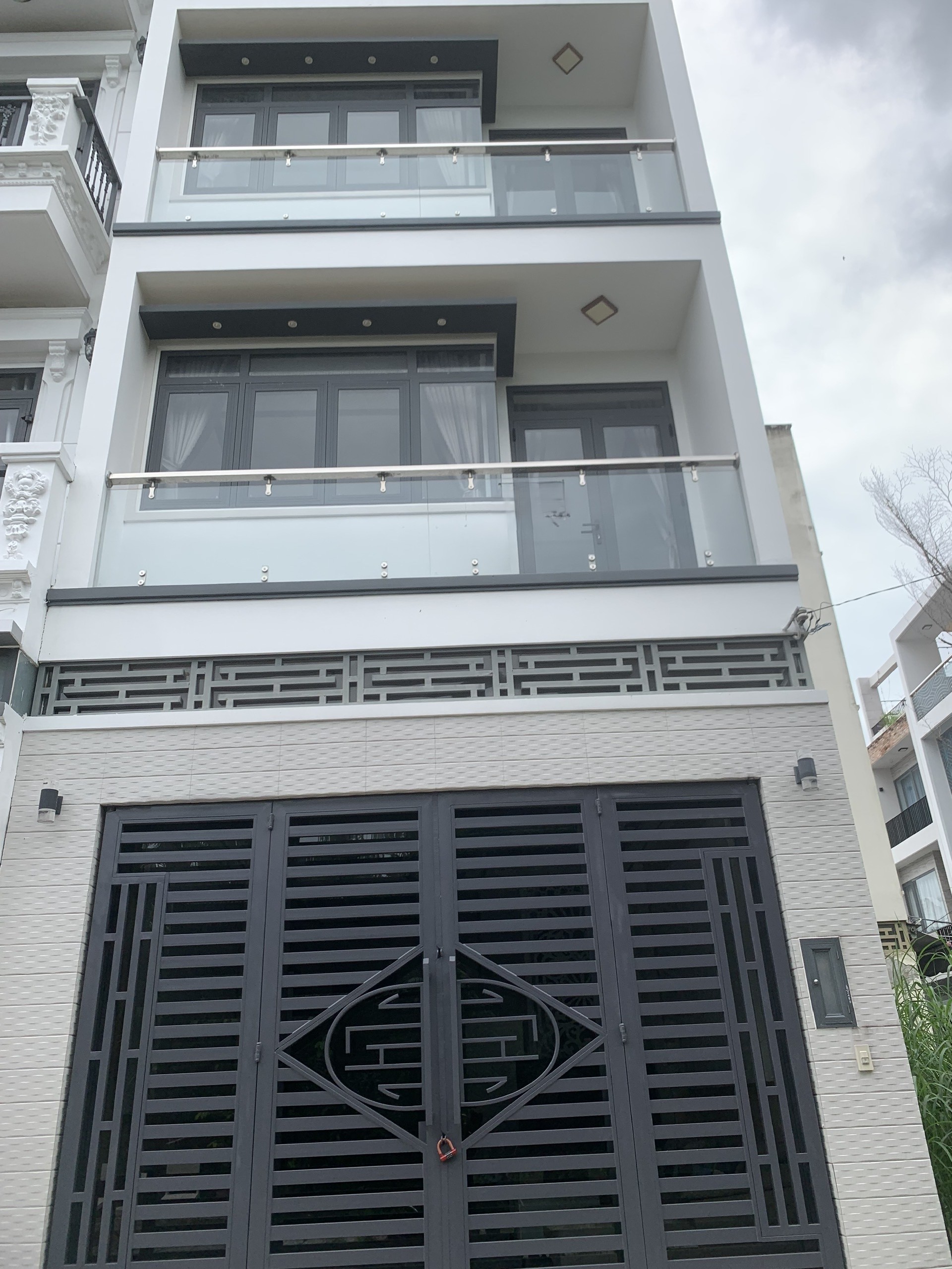 LÝ PHỤC MAN QUẬN 7 | 61.8m2 | 4 TẦNG | NỘI THẤT RỰC RỠ | 5 TỶ 5