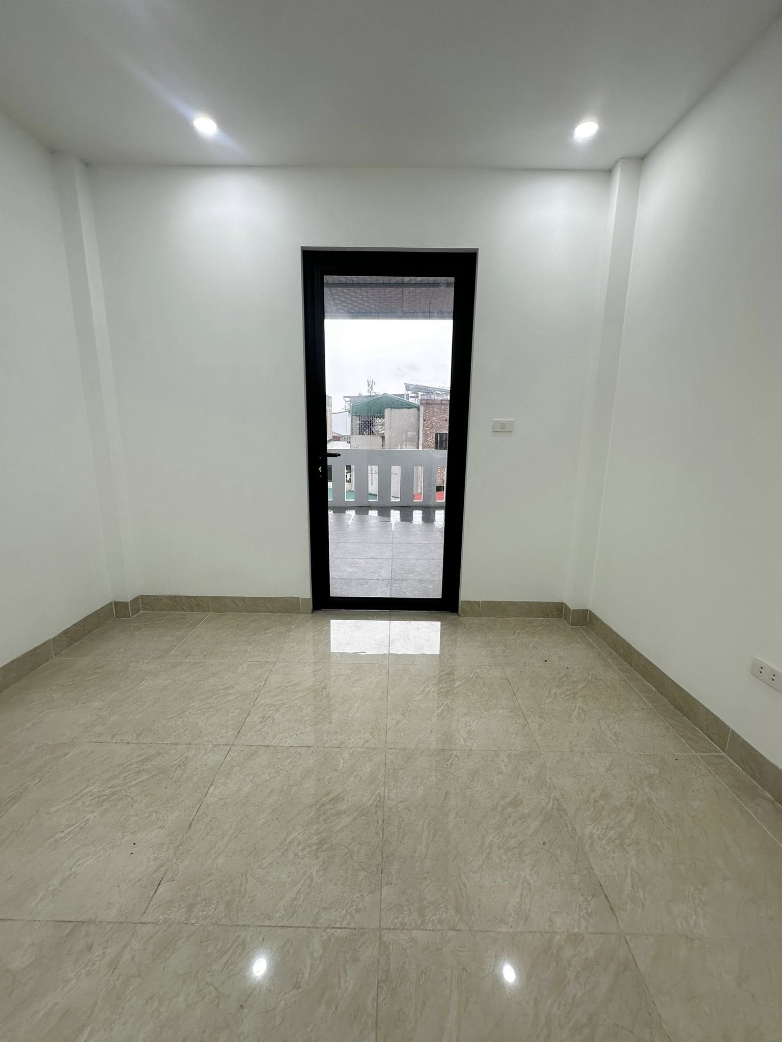 TRUNG TÂM NGỌC THỤY NHÀ ĐẸP THANG MÁY CHỈ 9 TỶ