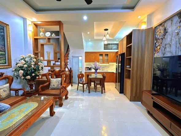 B.Á.N GẤP: NHÀ ĐẸP PHỐ NGỌC THỤY, LONG BIÊN!