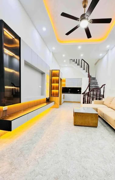 NHÀ PHỐ NGỌC THỤY – 40M² – CHỈ 1 CĂN DUY NHẤT. Trung tâm Ngọc Thụy – Long Biên, khu vực dân trí cao, yên tĩnh, thoáng mát.  Đường trước nhà rộng, ô tô