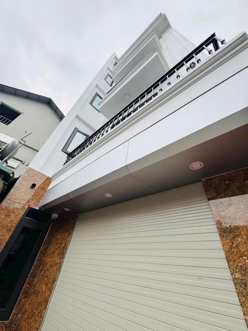 NHÀ ĐẸP MỚI - FULL NỘI THẤT - Ở NGAY - Ô TÔ ĐỖ CỔNG KHI CẦN