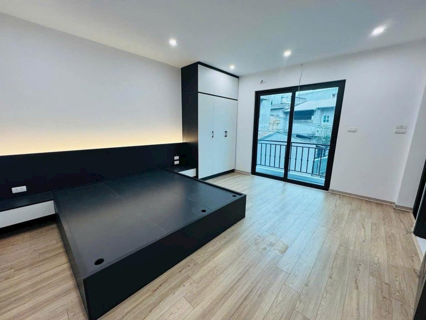 NHÀ ĐẸP MỚI - FULL NỘI THẤT - Ở NGAY - Ô TÔ ĐỖ CỔNG KHI CẦN