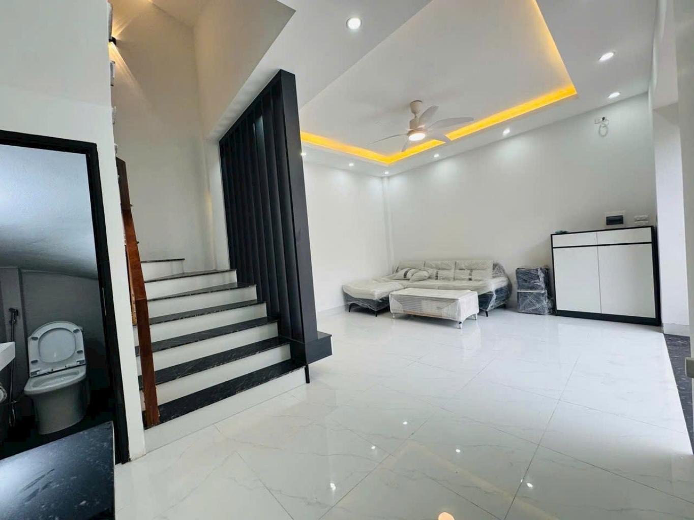 NHÀ ĐẸP MỚI - FULL NỘI THẤT - Ở NGAY - Ô TÔ ĐỖ CỔNG KHI CẦN