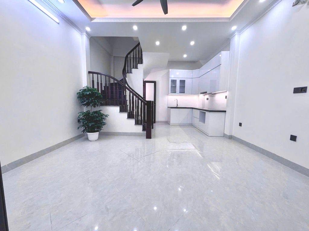 Siêu Phẩm Cầu Giấy Mới Tinh Full Nội Thất Xịn - Ở Ngay - Gần Phố - 50m Ra Mặt Ngõ Thông Kinh Doanh - Hàng Hiếm Trung Tâm Cầu Giấy