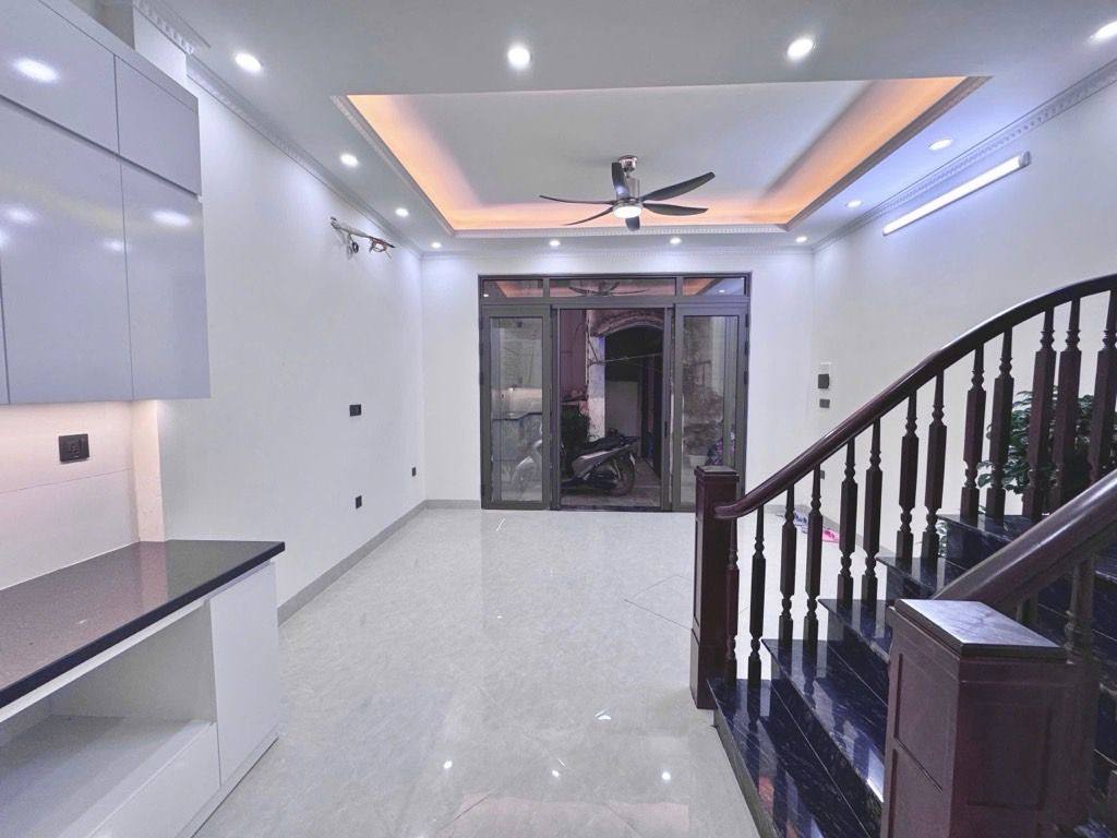 Siêu Phẩm Cầu Giấy Mới Tinh Full Nội Thất Xịn - Ở Ngay - Gần Phố - 50m Ra Mặt Ngõ Thông Kinh Doanh - Hàng Hiếm Trung Tâm Cầu Giấy