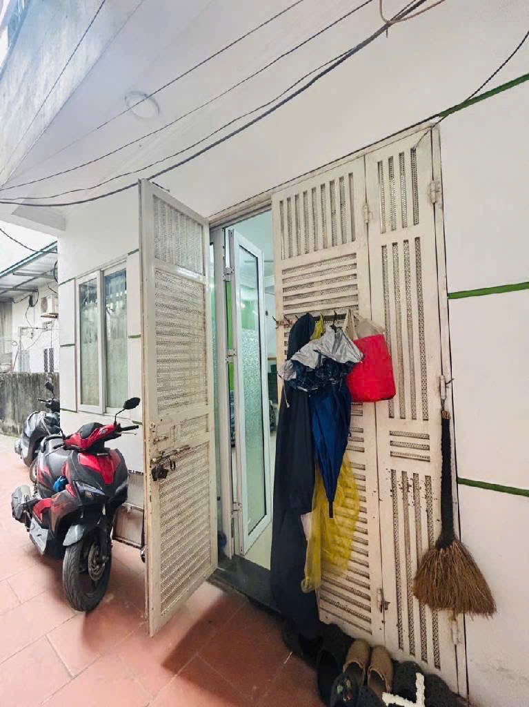 Bán nhà Hoàng Mai 5T 3 mặt thoáng .Giá 9 tỷMÔ TẢ: Thiết kế 5 tầng, vì là căn góc 3 thoán