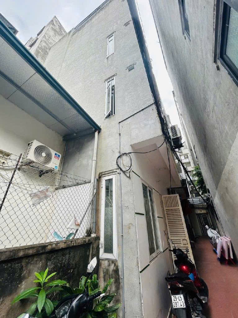 Bán nhà Hoàng Mai 5T 3 mặt thoáng .Giá 9 tỷMÔ TẢ: Thiết kế 5 tầng, vì là căn góc 3 thoán