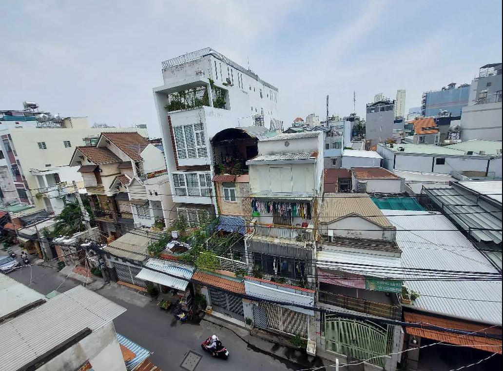 Nguyễn Thị Thập – Quận 7, khu đang phát triển mạnh, nơi nhiều người chọn mua căn đầu tiên để vừa sống, vừa thử môi trường trước khi đầu tư lớn hơn.