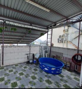 Một căn nhà góc nhỏ trên trục Nguyễn Thị Thập – giữa khu dân cư đông, nhu cầu dịch vụ cá nhân cao.