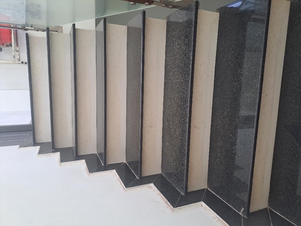 MẶT TIỀN KINH DOANH - ĐƯỜNG TRƯỚC NHÀ 12M - Ô TÔ ĐỖ CỬA - 56M2 - 5 TẦNG - NHÀ MỚI