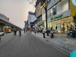 BÁN ĐẤT TẶNG NHÀ - MẶT PHỐ LƯƠNG THẾ VINH - KHU VỰC KINH DOANH SẦM UẤT BẬC NHẤT THANH XUÂN - DÒNG TIỀN 30TR/TH