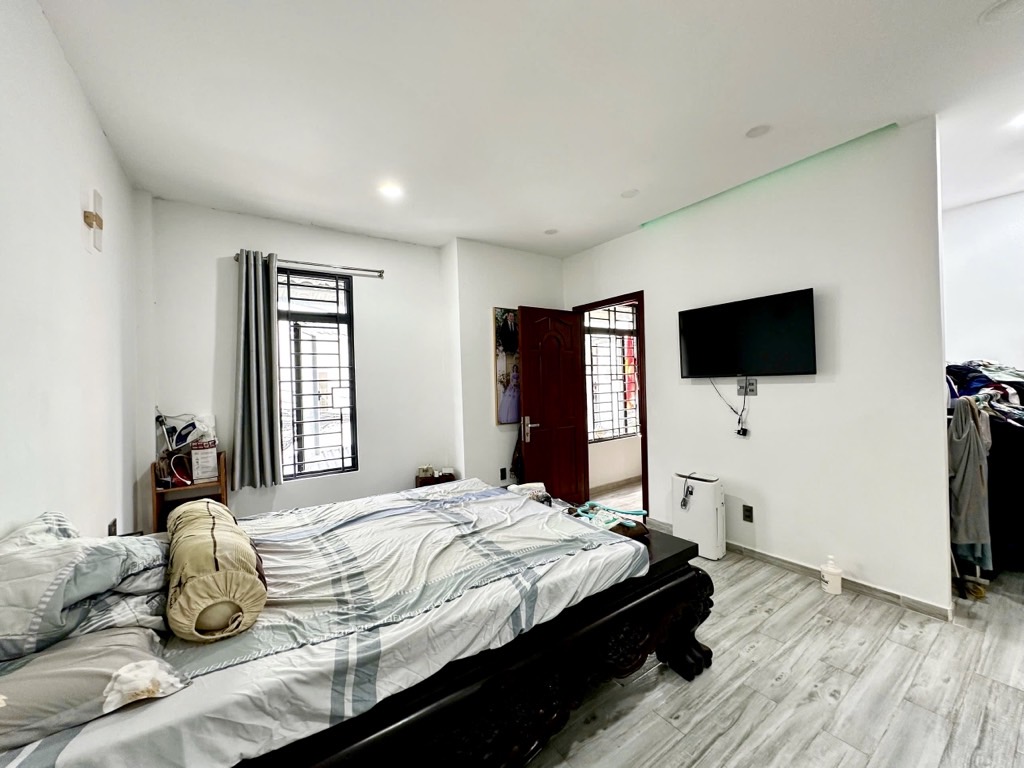 B.ÁN N.HÀ NGAY KHU PHAN XÍCH  LONG, ĐƯỜNG HOA, HẺM XE HƠI, VUÔNG VỨC, NGANG 6 M, GIÁ NHỈNH 6 TỶ