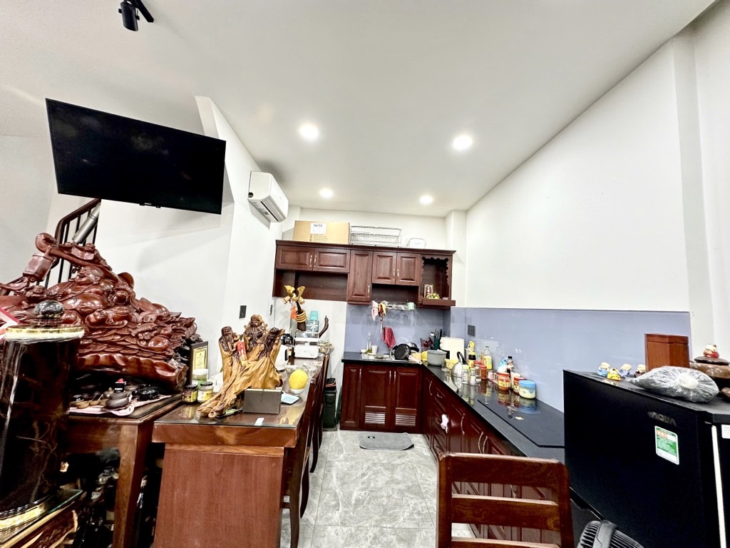 B.ÁN N.HÀ NGAY KHU PHAN XÍCH  LONG, ĐƯỜNG HOA, HẺM XE HƠI, VUÔNG VỨC, NGANG 6 M, GIÁ NHỈNH 6 TỶ