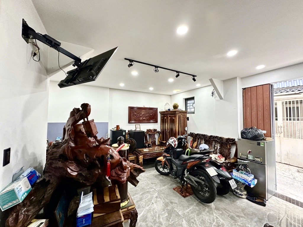 B.ÁN N.HÀ NGAY KHU PHAN XÍCH  LONG, ĐƯỜNG HOA, HẺM XE HƠI, VUÔNG VỨC, NGANG 6 M, GIÁ NHỈNH 6 TỶ