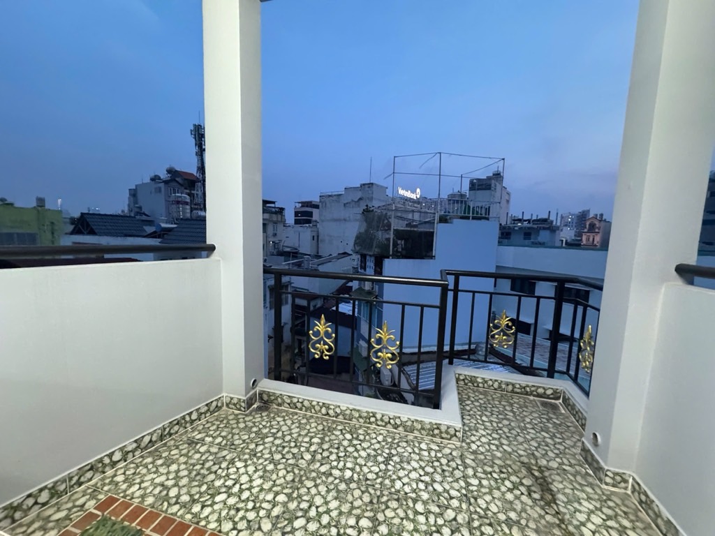 N.HÀ HIẾM NGAY CẦU KIỆU, PHAN ĐÌNH PHÙNG, LỐI VÀO 3 MẶT, HẺM TO THÔNG TỨ  TUNG, VUÔNG VỨC, 3.9 X 12M  GIÁ  6,5 TỶ