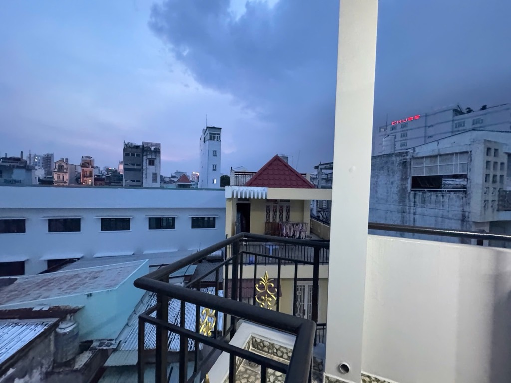 N.HÀ HIẾM NGAY CẦU KIỆU, PHAN ĐÌNH PHÙNG, LỐI VÀO 3 MẶT, HẺM TO THÔNG TỨ  TUNG, VUÔNG VỨC, 3.9 X 12M  GIÁ  6,5 TỶ