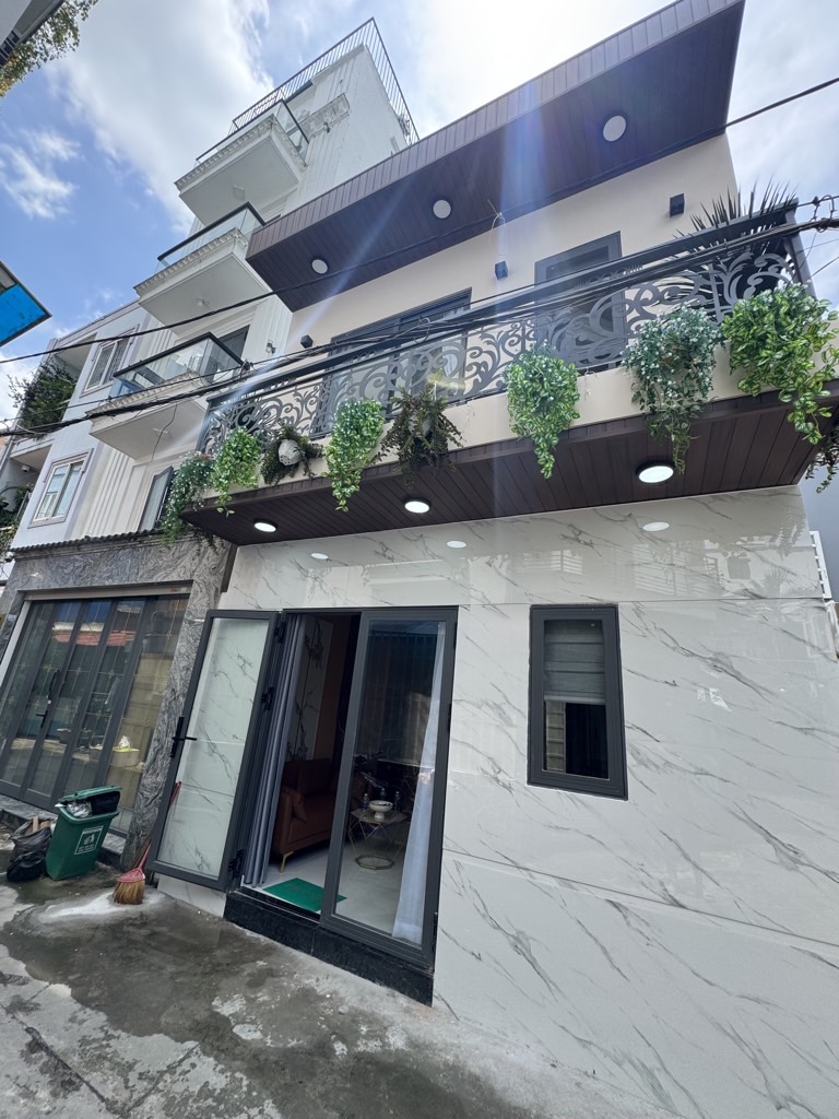 XINH XẮN ,NỘI THẤT ĐẸP, HẺM RỘNG RẢI  DỌN VÀO Ở NGAY, ĐƯỜNG HOÀNG HOA THÁM, VUÔNG VỨC, 20 M 2,  GIÁ 4,15 TỶ