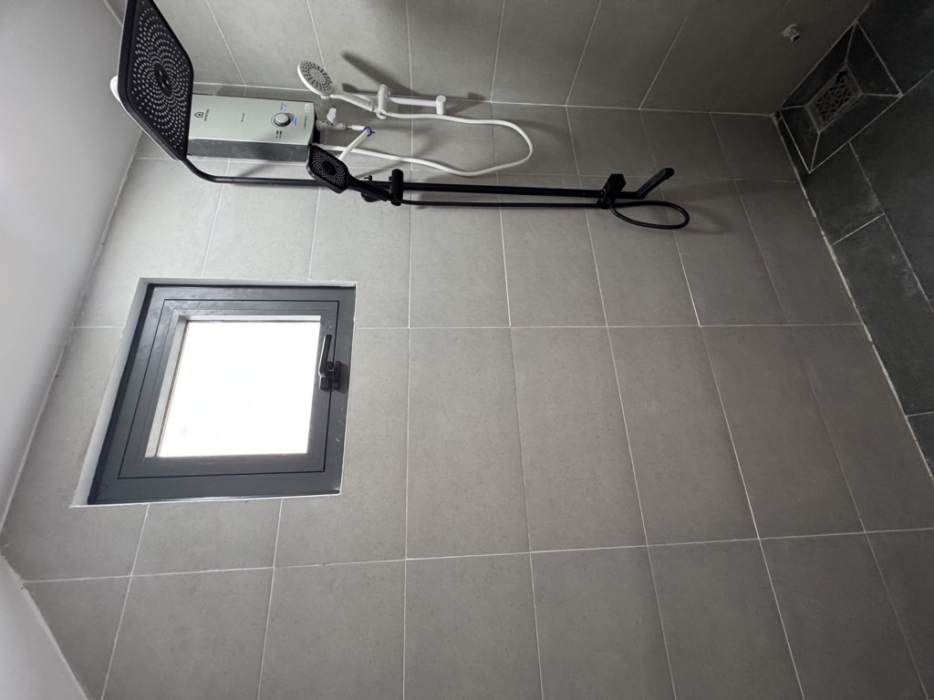 XINH XẮN ,NỘI THẤT ĐẸP, HẺM RỘNG RẢI  DỌN VÀO Ở NGAY, ĐƯỜNG HOÀNG HOA THÁM, VUÔNG VỨC, 20 M 2,  GIÁ 4,15 TỶ