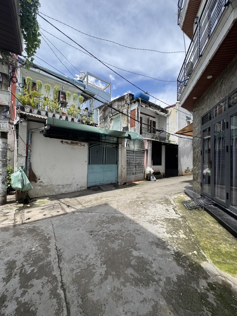 XINH XẮN ,NỘI THẤT ĐẸP, HẺM RỘNG RẢI  DỌN VÀO Ở NGAY, ĐƯỜNG HOÀNG HOA THÁM, VUÔNG VỨC, 20 M 2,  GIÁ 4,15 TỶ