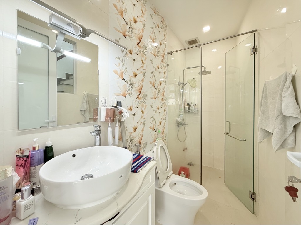 1 TÁC PHẨM N.HÀ ĐẸP 4 T.ẦNG , ĐƯỜNG BÙI ĐÌNH TÚY,   VUÔNG VỨC 55 M 2,  GIÁ 8.5 TỶ