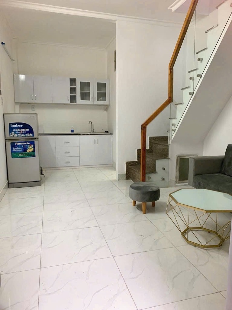 PHÚ NHUẬN, HẺM THẲNG TẤP CHẠY 1 MẠCH TỚI  N HÀ  ,20M2, ĐƯỜNG THÍCH QUẢNG ĐỨC  ,  GIÁ 4,5 TỶ