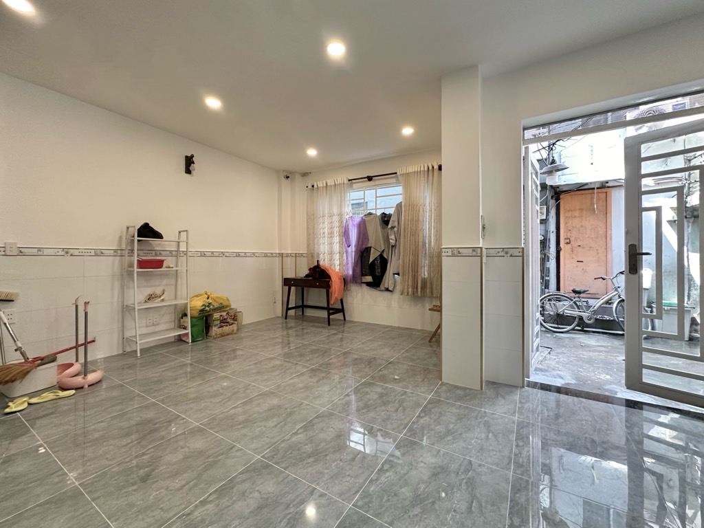 HIẾM, QUA CẦU KIẾU  LÀ TỚI NGAY N.HÀ NGANG 6M,, GIÁ GẦN 7 TỶ