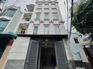 XE HƠI NGỦ TRONG N HÀ ,NGANG 5,2M, VÀI BƯỚCCHÂN RA MẶT ĐƯỜNG ,  GIÁ 7,7 TỶ