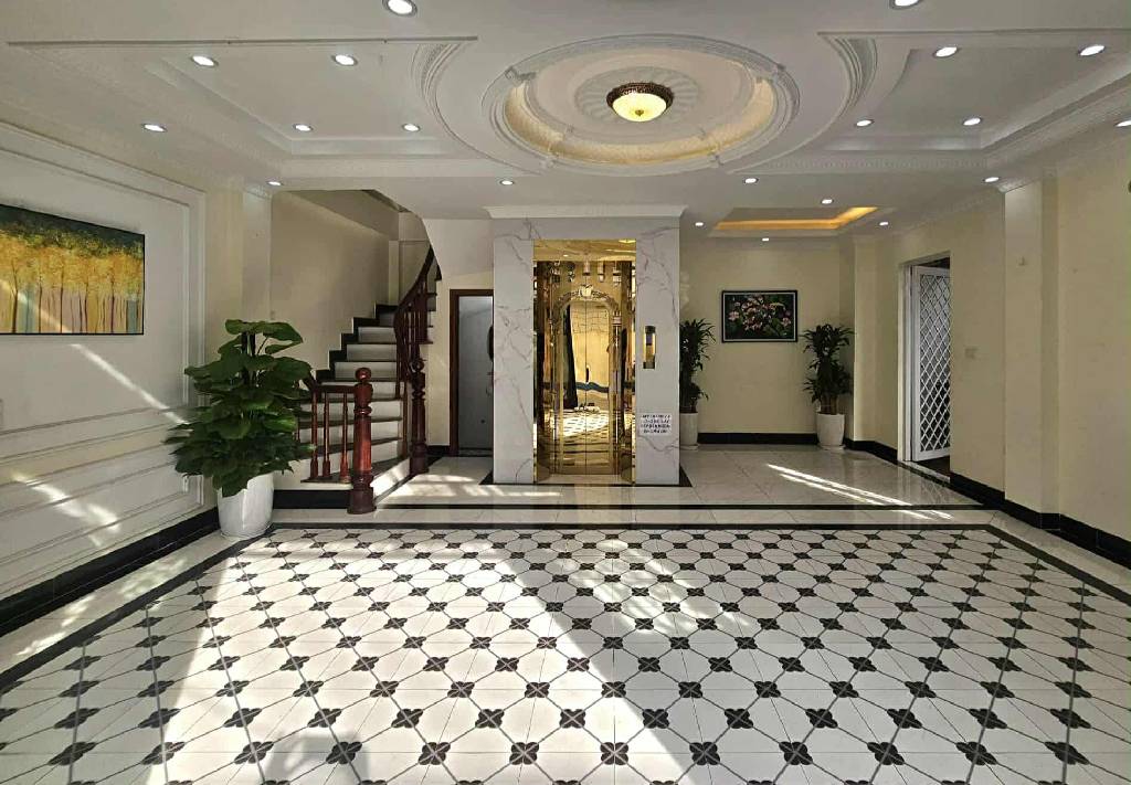 Nhà Lô Góc 6 Tầng - Thang Máy Gara Ô Tô - Long Biên Siêu Tiện Ích - Giá Hơn 11 Tỷ