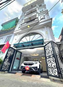 Nhà Lô Góc 6 Tầng - Thang Máy Gara Ô Tô - Long Biên Siêu Tiện Ích - Giá Hơn 11 Tỷ