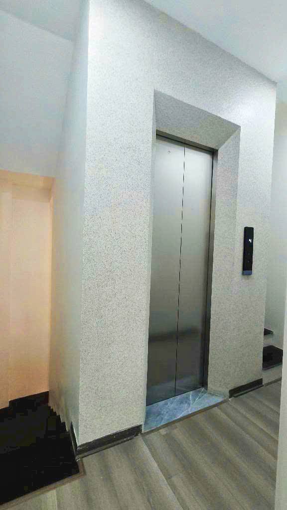 NHÀ MỚI XÂY 5 tầng -THANG MÁY - LÔ GÓC CỰC HIẾM - BAY CỰC NHANH