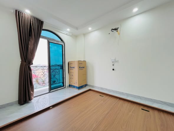 NHÀ MỚI XÂY 5 tầng -THANG MÁY - LÔ GÓC CỰC HIẾM - BAY CỰC NHANH