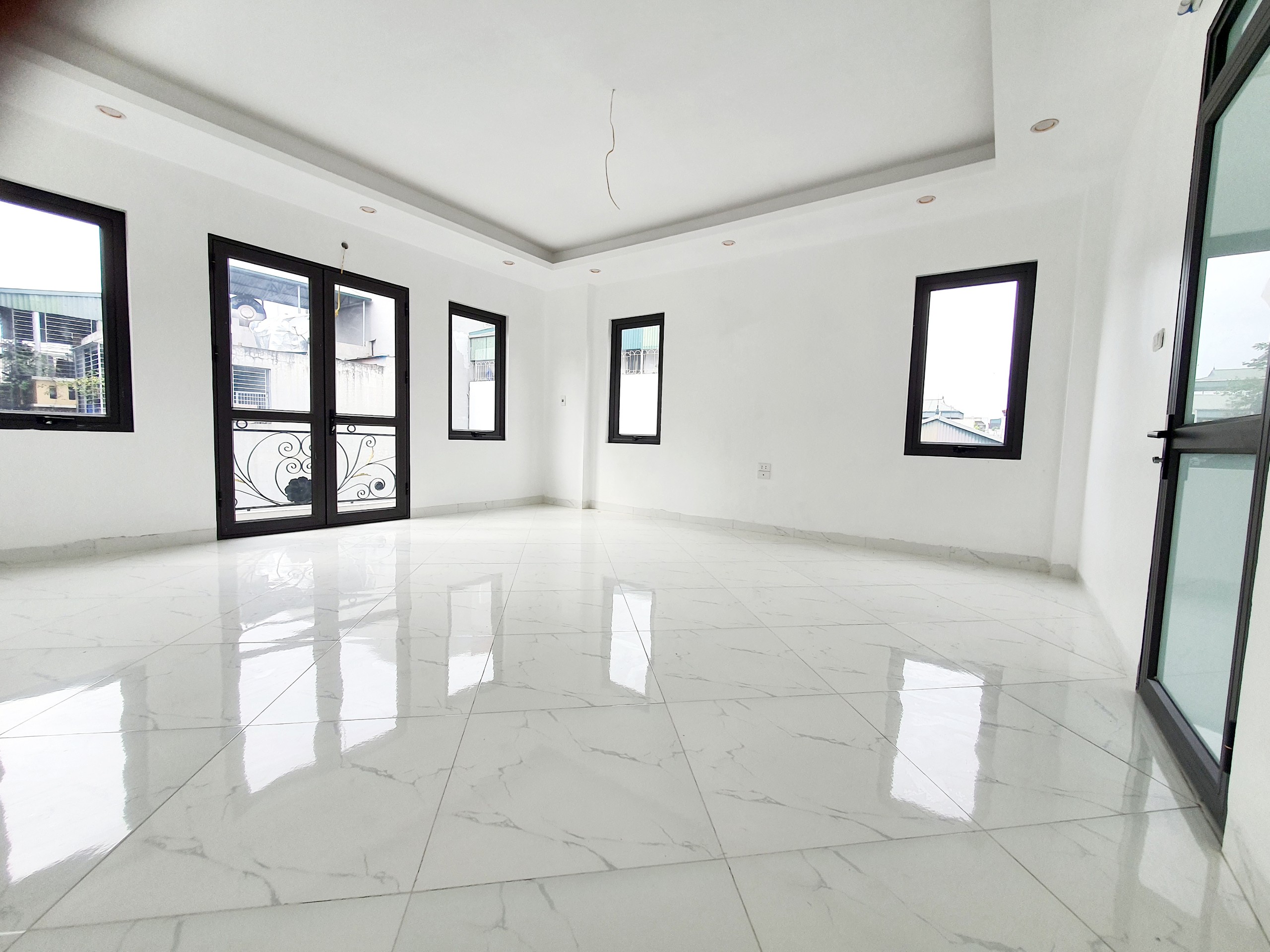 NHÀ MỚI LÔ GÓC CẦU GIẤY, GIÁ CHỈ 9.2 tỷ