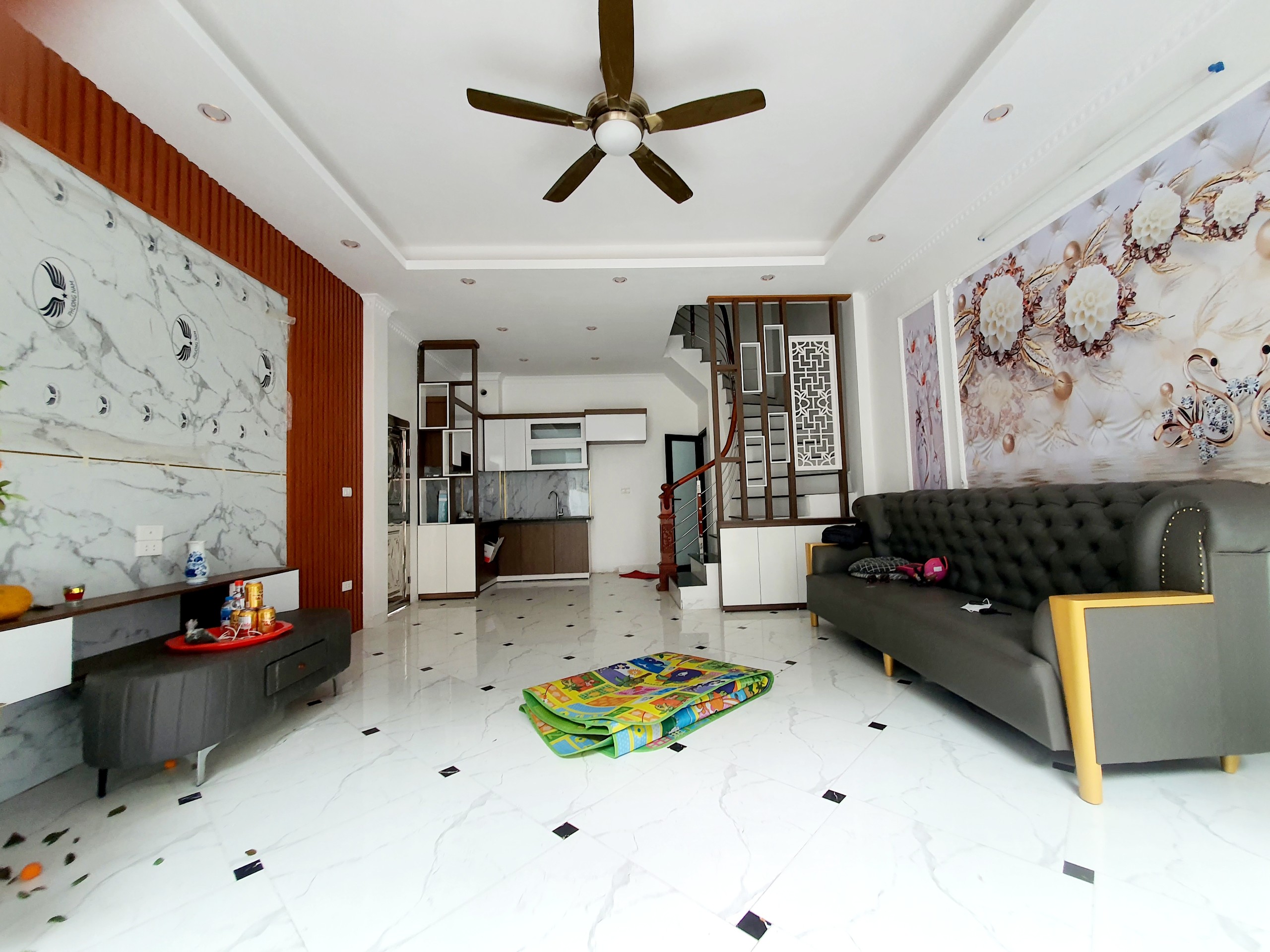 NHÀ MỚI LÔ GÓC CẦU GIẤY, GIÁ CHỈ 9.2 tỷ