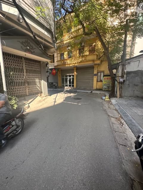 Nhà đẹp khu vực Hồng Mai ngõ to ô tô tránh